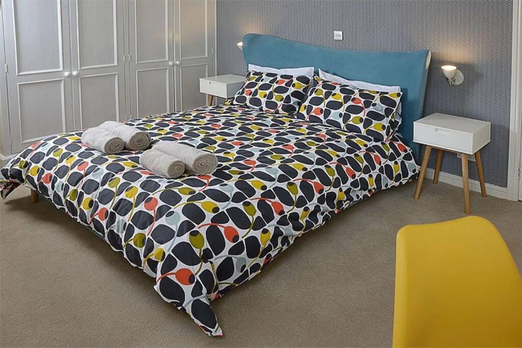 Apartment Unique 3 B'room House + Free Parking /city Centre