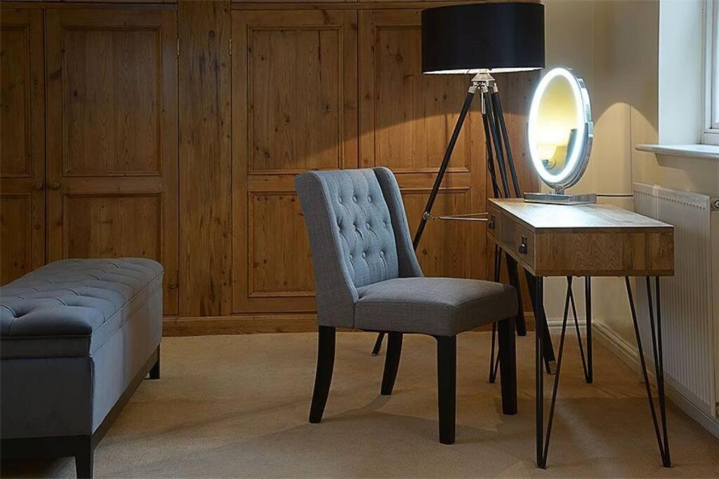 Unique 3 B'room House + Free Parking /city Centre Apartment *